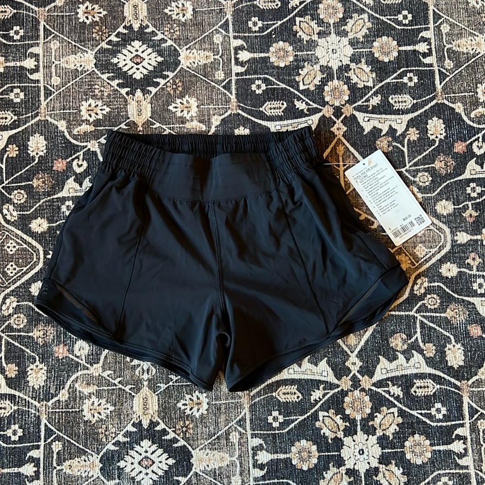 Women’s Lululemon Hotty Hot HR 4” shorts